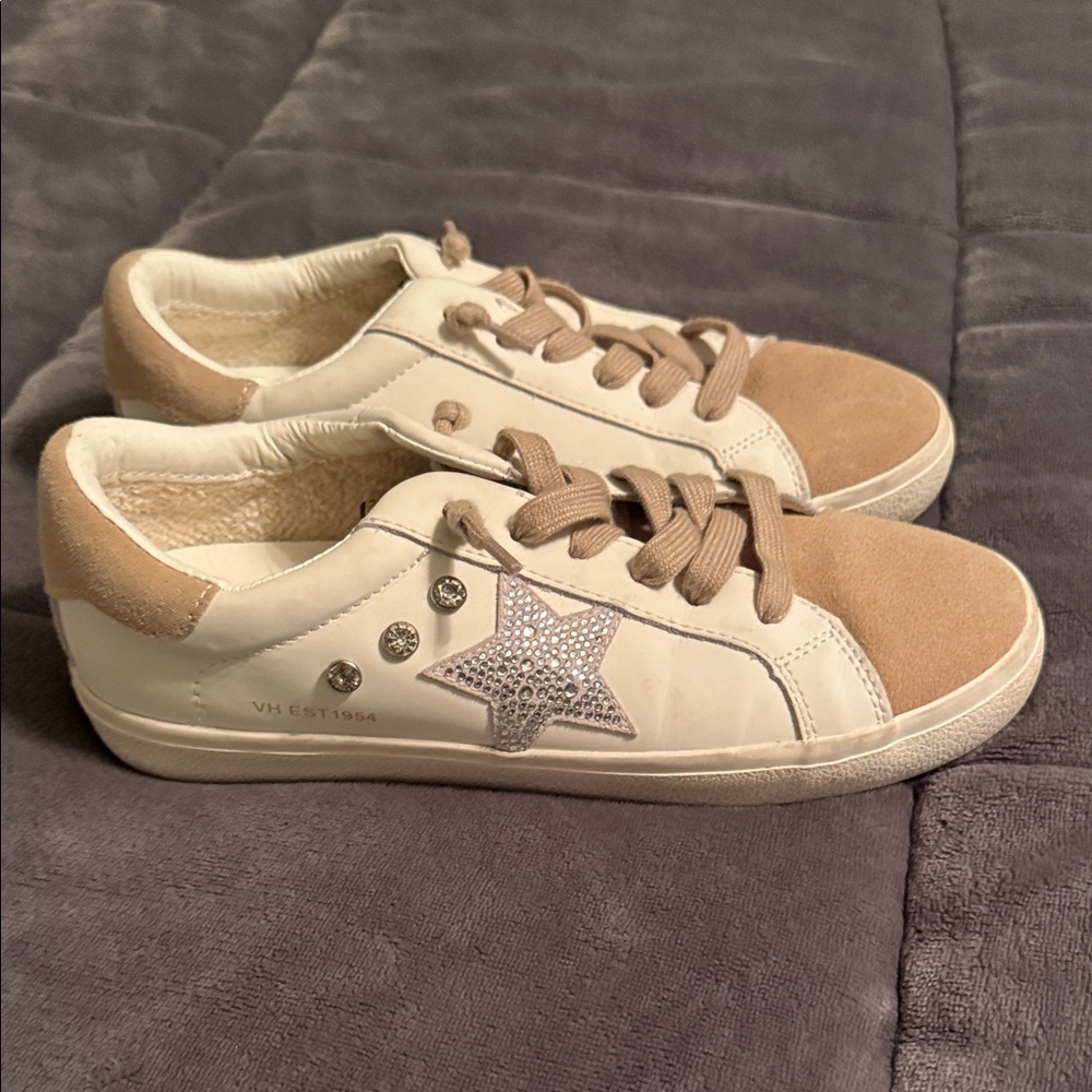 Vintage Havana Sneakers in Cream and Tan with Star Accent